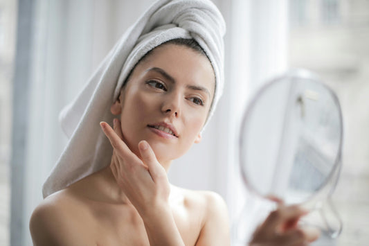 Vitamin C Serum: What It Does, How It Works & How to Choose the Right One